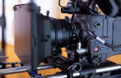 電子產(chǎn)品廣告片拍攝公司：用影像還原科技溫度，讓每一次亮相都成為品牌高光時(shí)刻