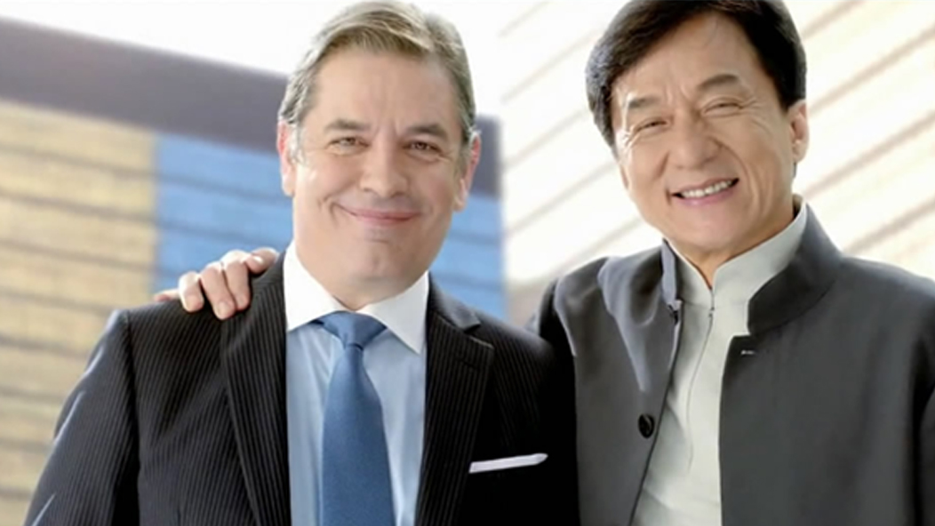 成龍在廣告片拍攝現(xiàn)場